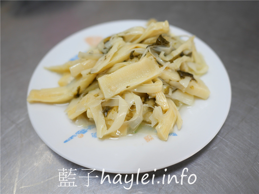 彰化爌肉飯推薦/謝家爌肉飯-每天凌晨手工切肉熬煮出的古法秘製爌肉,新鮮美味,古早味控肉肉質彈香入味,Q彈有嚼勁,每口都是幸福!謝家豬腳禮盒真材實料誠意滿滿,不論送禮或自用都很棒呢!彰化美食推薦/彰化小吃/彰化控肉飯/謝家招牌爌肉/蛤蜊麵/滷肉飯/肉燥飯/手工角切滷肉飯/藍子愛美食 中式料理 國內旅遊 攝影 民生資訊分享 飲食集錦