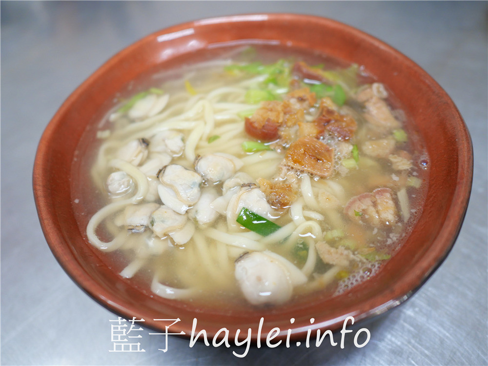 彰化爌肉飯推薦/謝家爌肉飯-每天凌晨手工切肉熬煮出的古法秘製爌肉，新鮮美味，古早味控肉肉質彈香入味，Q彈有嚼勁，每口都是幸福！謝家豬腳禮盒真材實料誠意滿滿，不論送禮或自用都很棒呢！彰化美食推薦/彰化小吃/彰化控肉飯/謝家招牌爌肉/蛤蜊麵/滷肉飯/肉燥飯/手工角切滷肉飯/藍子愛美食 中式料理 國內旅遊 攝影 民生資訊分享 飲食集錦 