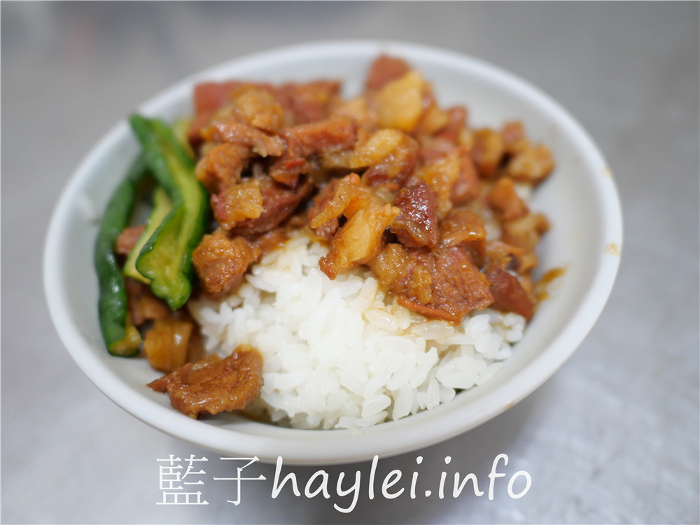 彰化爌肉飯推薦/謝家爌肉飯-每天凌晨手工切肉熬煮出的古法秘製爌肉,新鮮美味,古早味控肉肉質彈香入味,Q彈有嚼勁,每口都是幸福!謝家豬腳禮盒真材實料誠意滿滿,不論送禮或自用都很棒呢!彰化美食推薦/彰化小吃/彰化控肉飯/謝家招牌爌肉/蛤蜊麵/滷肉飯/肉燥飯/手工角切滷肉飯/藍子愛美食 中式料理 國內旅遊 攝影 民生資訊分享 飲食集錦