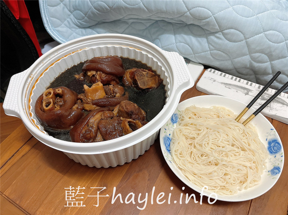 彰化爌肉飯推薦/謝家爌肉飯-每天凌晨手工切肉熬煮出的古法秘製爌肉，新鮮美味，古早味控肉肉質彈香入味，Q彈有嚼勁，每口都是幸福！謝家豬腳禮盒真材實料誠意滿滿，不論送禮或自用都很棒呢！彰化美食推薦/彰化小吃/彰化控肉飯/謝家招牌爌肉/蛤蜊麵/滷肉飯/肉燥飯/手工角切滷肉飯/藍子愛美食 中式料理 國內旅遊 攝影 民生資訊分享 飲食集錦 