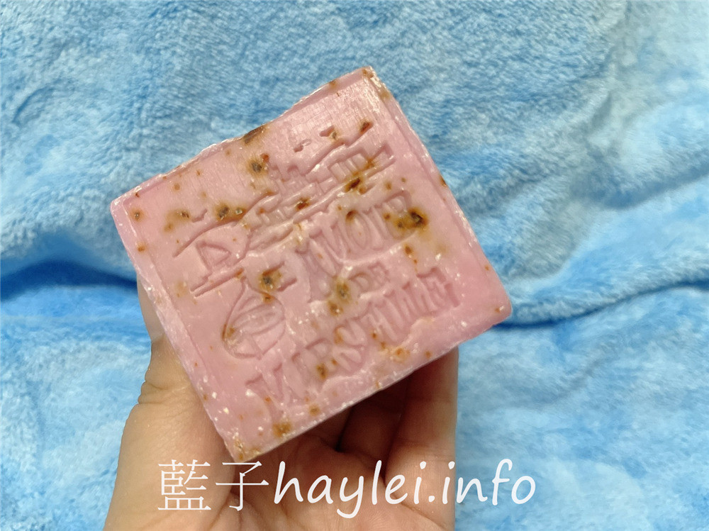 法國席哈爾/Le serail/花粒香氛植粹手工馬賽皂-植物精油與天然香料完美結合，融入天然花瓣與植物顆粒，造型自然質樸，使用感受溫潤不緊繃，超療癒的花粒馬賽皂就在樸香氛，薰衣草、玫瑰、紅酒葡萄必收！美妝保養/肌膚保養/肌膚清潔/手工皂推薦/香氛皂推薦/法國原裝進口/沐浴用品/藍子愛保養 保養品分享 健康養身 攝影 民生資訊分享 