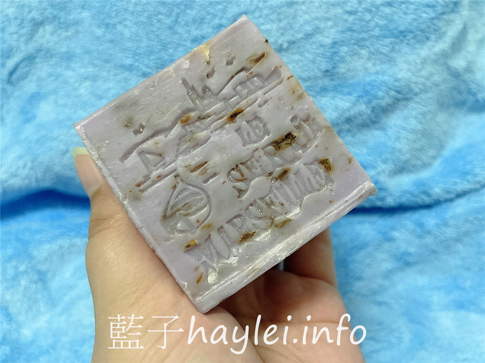 法國席哈爾/Le serail/花粒香氛植粹手工馬賽皂-植物精油與天然香料完美結合,融入天然花瓣與植物顆粒,造型自然質樸,使用感受溫潤不緊繃,超療癒的花粒馬賽皂就在樸香氛,薰衣草、玫瑰、紅酒葡萄必收!美妝保養/肌膚保養/肌膚清潔/手工皂推薦/香氛皂推薦/法國原裝進口/沐浴用品/藍子愛保養 保養品分享 健康養身 攝影 民生資訊分享