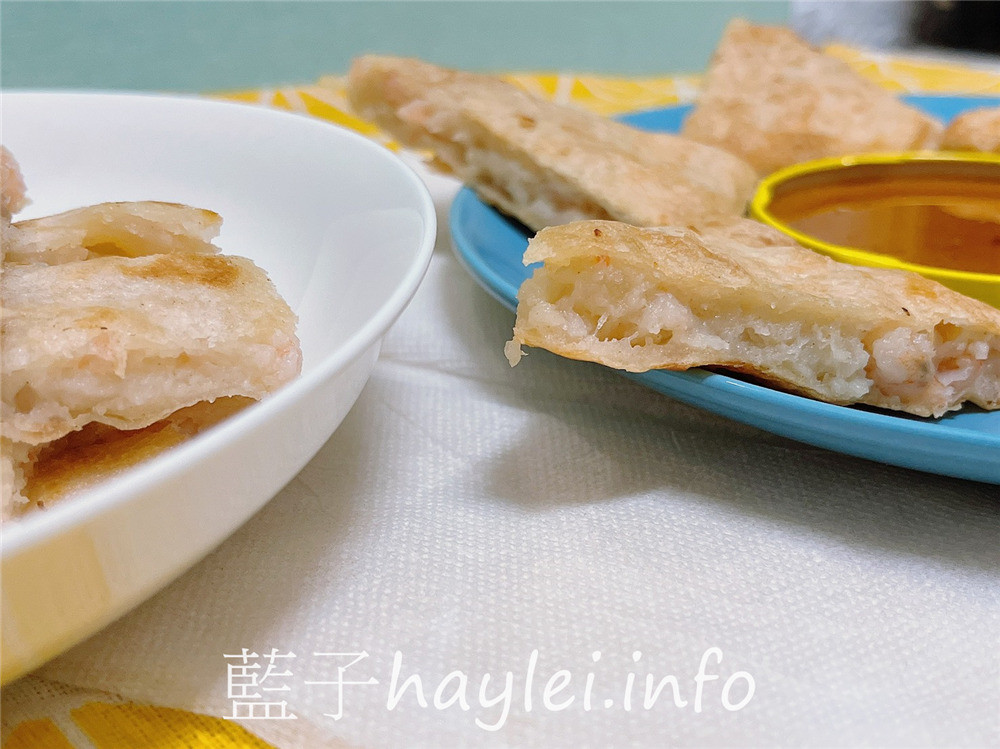 良品開飯/產地咬一口月亮蝦餅體驗組-原味蝦餅+特厚蝦餅一次滿足,不沾醬就風味十足的美味海鮮餅,嚴選基隆在地無澎發鮮蝦製作,吃起來鮮甜Q彈,給你滿嘴超蝦感受!!!宅配美食推薦/冷凍宅配/氣炸鍋美食/良品嚴選/產地咬一口團隊/爆餡蝦餅/台灣餡餅/泰式美食/月亮蝦餅推薦/藍子愛美食 中式料理 宅配食記 攝影 民生資訊分享 自己動手做! 飲食集錦