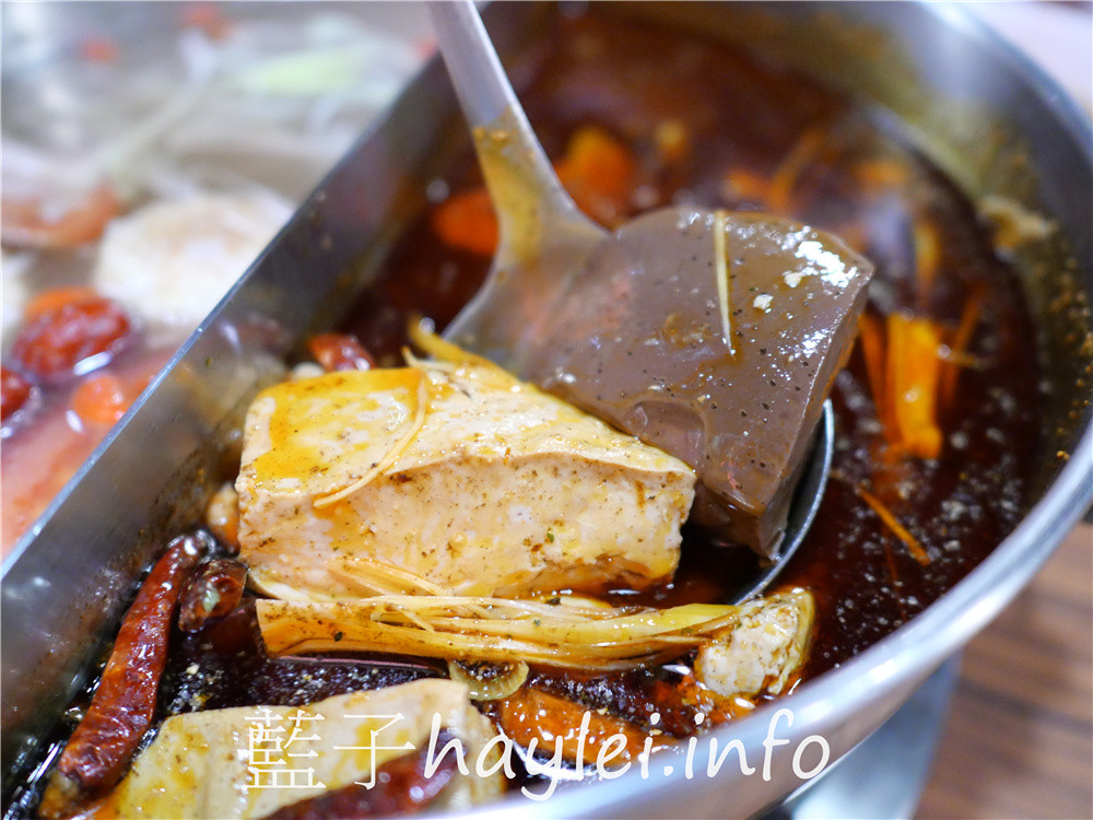 台北大安/忠孝敦化站/老鼎旺川味鍋物-台北老字號正宗四川麻辣火鍋,用數十種中藥、牛骨熬出的牛油麻辣火鍋香氣逼人且口感溫潤,適合一家大小共襄品味!雞爪透香美味堪稱天下第一爪、手工蝦漿蝦肉彈Q口感一絕,還可以coldstone冰淇淋無限吃~台北美食/麻辣美食/台北火鍋餐廳推薦/藍子愛美食 中式料理 國內旅遊 攝影 民生資訊分享 飲食集錦
