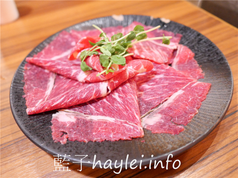 台北大安/忠孝敦化站/老鼎旺川味鍋物-台北老字號正宗四川麻辣火鍋,用數十種中藥、牛骨熬出的牛油麻辣火鍋香氣逼人且口感溫潤,適合一家大小共襄品味!雞爪透香美味堪稱天下第一爪、手工蝦漿蝦肉彈Q口感一絕,還可以coldstone冰淇淋無限吃~台北美食/麻辣美食/台北火鍋餐廳推薦/藍子愛美食 中式料理 國內旅遊 攝影 民生資訊分享 飲食集錦