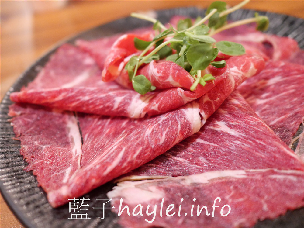 台北大安/忠孝敦化站/老鼎旺川味鍋物-台北老字號正宗四川麻辣火鍋,用數十種中藥、牛骨熬出的牛油麻辣火鍋香氣逼人且口感溫潤,適合一家大小共襄品味!雞爪透香美味堪稱天下第一爪、手工蝦漿蝦肉彈Q口感一絕,還可以coldstone冰淇淋無限吃~台北美食/麻辣美食/台北火鍋餐廳推薦/藍子愛美食 中式料理 國內旅遊 攝影 民生資訊分享 飲食集錦