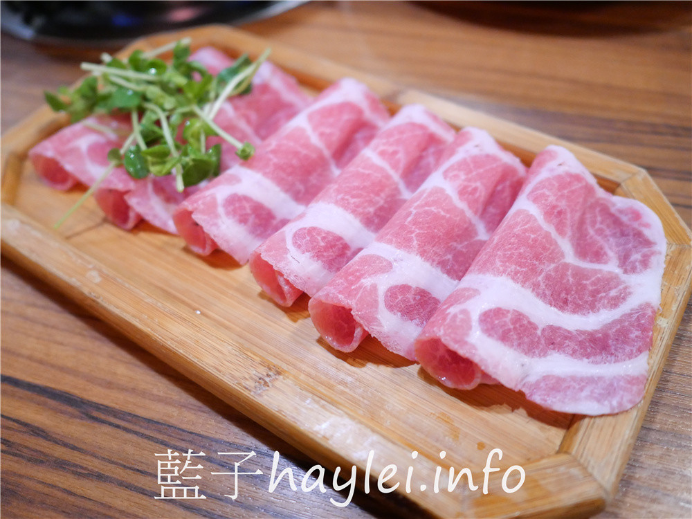 台北大安/忠孝敦化站/老鼎旺川味鍋物-台北老字號正宗四川麻辣火鍋,用數十種中藥、牛骨熬出的牛油麻辣火鍋香氣逼人且口感溫潤,適合一家大小共襄品味!雞爪透香美味堪稱天下第一爪、手工蝦漿蝦肉彈Q口感一絕,還可以coldstone冰淇淋無限吃~台北美食/麻辣美食/台北火鍋餐廳推薦/藍子愛美食 中式料理 國內旅遊 攝影 民生資訊分享 飲食集錦