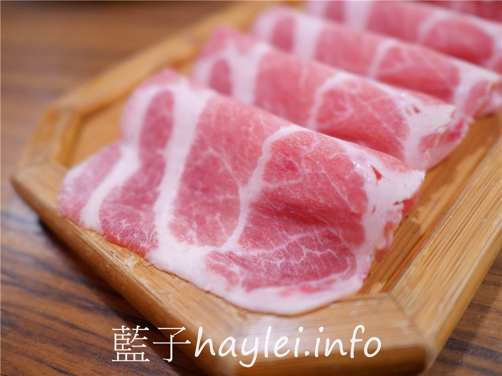 台北大安/忠孝敦化站/老鼎旺川味鍋物-台北老字號正宗四川麻辣火鍋,用數十種中藥、牛骨熬出的牛油麻辣火鍋香氣逼人且口感溫潤,適合一家大小共襄品味!雞爪透香美味堪稱天下第一爪、手工蝦漿蝦肉彈Q口感一絕,還可以coldstone冰淇淋無限吃~台北美食/麻辣美食/台北火鍋餐廳推薦/藍子愛美食 中式料理 國內旅遊 攝影 民生資訊分享 飲食集錦