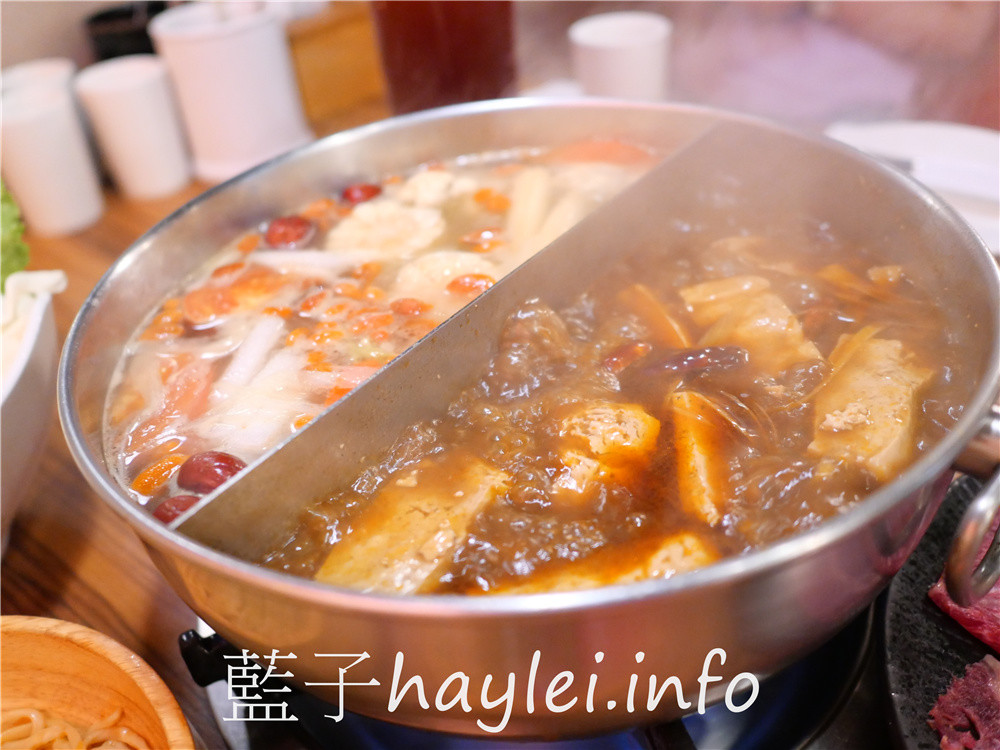 台北大安/忠孝敦化站/老鼎旺川味鍋物-台北老字號正宗四川麻辣火鍋,用數十種中藥、牛骨熬出的牛油麻辣火鍋香氣逼人且口感溫潤,適合一家大小共襄品味!雞爪透香美味堪稱天下第一爪、手工蝦漿蝦肉彈Q口感一絕,還可以coldstone冰淇淋無限吃~台北美食/麻辣美食/台北火鍋餐廳推薦/藍子愛美食 中式料理 國內旅遊 攝影 民生資訊分享 飲食集錦