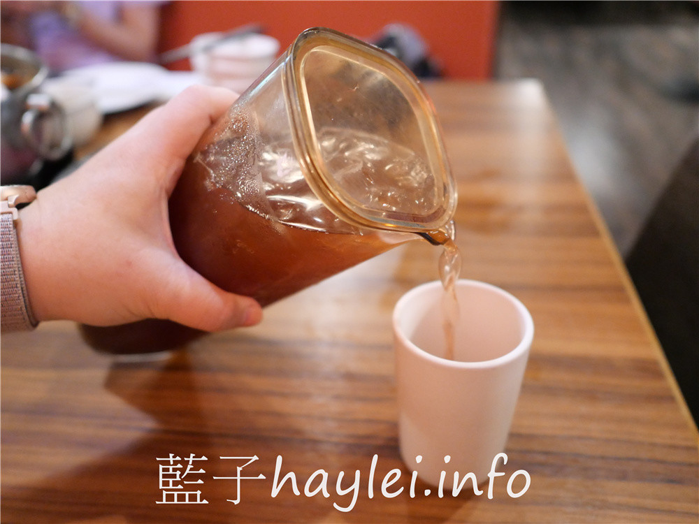 台北大安/忠孝敦化站/老鼎旺川味鍋物-台北老字號正宗四川麻辣火鍋,用數十種中藥、牛骨熬出的牛油麻辣火鍋香氣逼人且口感溫潤,適合一家大小共襄品味!雞爪透香美味堪稱天下第一爪、手工蝦漿蝦肉彈Q口感一絕,還可以coldstone冰淇淋無限吃~台北美食/麻辣美食/台北火鍋餐廳推薦/藍子愛美食 中式料理 國內旅遊 攝影 民生資訊分享 飲食集錦