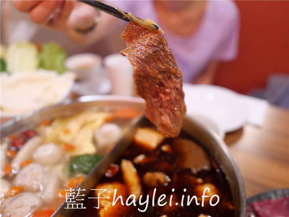 台北大安/忠孝敦化站/老鼎旺川味鍋物-台北老字號正宗四川麻辣火鍋,用數十種中藥、牛骨熬出的牛油麻辣火鍋香氣逼人且口感溫潤,適合一家大小共襄品味!雞爪透香美味堪稱天下第一爪、手工蝦漿蝦肉彈Q口感一絕,還可以coldstone冰淇淋無限吃~台北美食/麻辣美食/台北火鍋餐廳推薦/藍子愛美食 中式料理 國內旅遊 攝影 民生資訊分享 飲食集錦