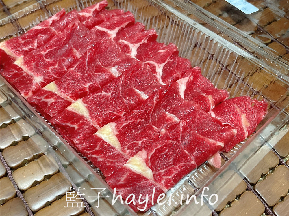肉多多火鍋防疫2.0經濟套餐-期間限定5折，在家就是肉の天堂！2人、4人、6人防疫經濟餐，湯頭好喝且肉量誠意滿滿，防疫外帶遇到史上最強外帶防疫省長餐真的超值，也來讓肉多多成為你的防疫肉鋪吧～台中美食/台中西區/台中火鍋/外帶美食/肉多多台中向上店/藍子愛美食 中式料理 國內旅遊 攝影 民生資訊分享 飲食集錦 