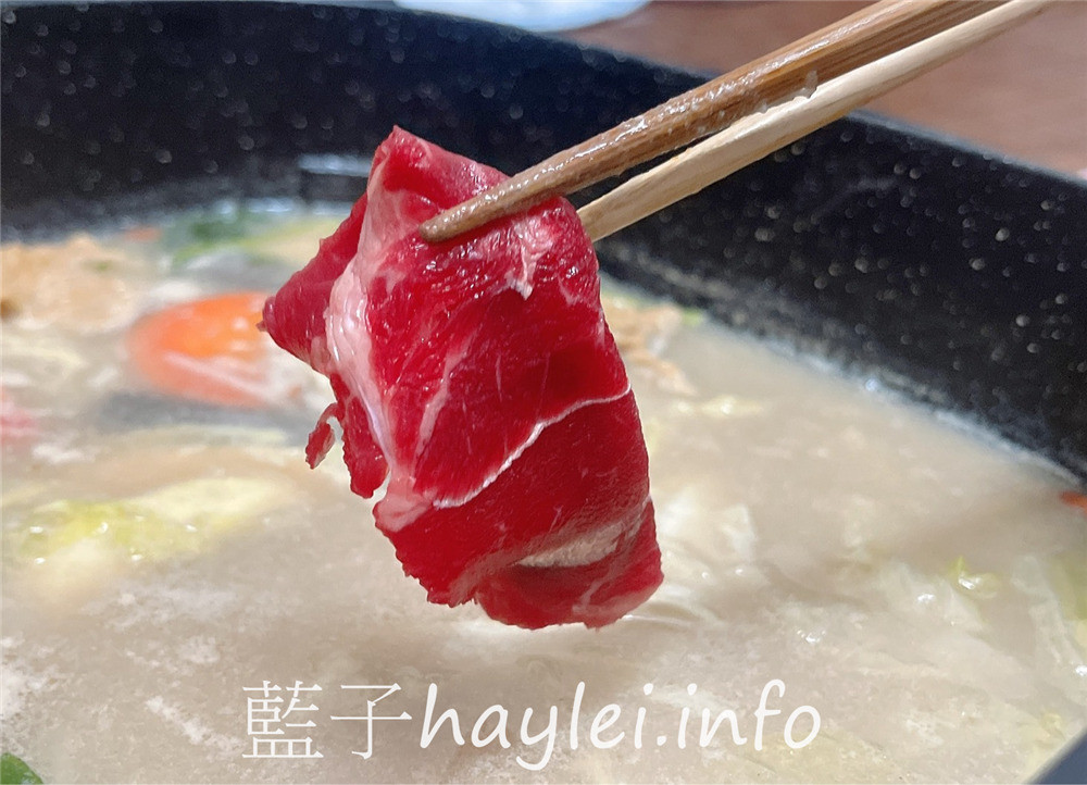 肉多多火鍋防疫2.0經濟套餐-期間限定5折，在家就是肉の天堂！2人、4人、6人防疫經濟餐，湯頭好喝且肉量誠意滿滿，防疫外帶遇到史上最強外帶防疫省長餐真的超值，也來讓肉多多成為你的防疫肉鋪吧～台中美食/台中西區/台中火鍋/外帶美食/肉多多台中向上店/藍子愛美食 中式料理 國內旅遊 攝影 民生資訊分享 飲食集錦 
