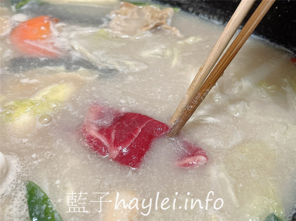 肉多多火鍋防疫2.0經濟套餐-期間限定5折，在家就是肉の天堂！2人、4人、6人防疫經濟餐，湯頭好喝且肉量誠意滿滿，防疫外帶遇到史上最強外帶防疫省長餐真的超值，也來讓肉多多成為你的防疫肉鋪吧～台中美食/台中西區/台中火鍋/外帶美食/肉多多台中向上店/藍子愛美食 中式料理 國內旅遊 攝影 民生資訊分享 飲食集錦 
