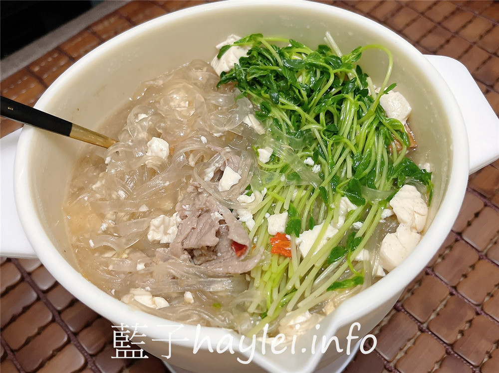 肉多多火鍋防疫2.0經濟套餐-期間限定5折，在家就是肉の天堂！2人、4人、6人防疫經濟餐，湯頭好喝且肉量誠意滿滿，防疫外帶遇到史上最強外帶防疫省長餐真的超值，也來讓肉多多成為你的防疫肉鋪吧～台中美食/台中西區/台中火鍋/外帶美食/肉多多台中向上店/藍子愛美食 中式料理 國內旅遊 攝影 民生資訊分享 飲食集錦 