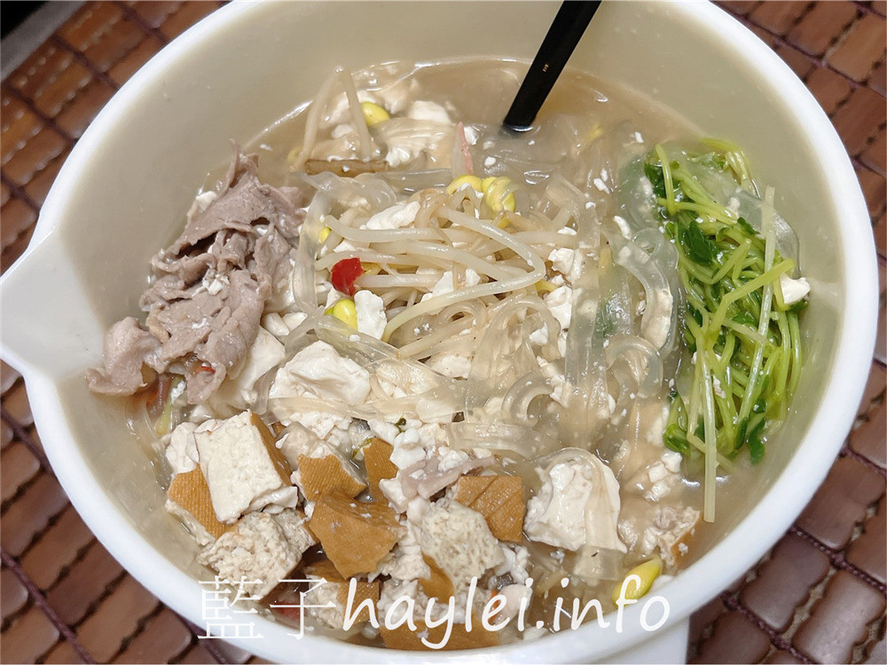 肉多多火鍋防疫2.0經濟套餐-期間限定5折，在家就是肉の天堂！2人、4人、6人防疫經濟餐，湯頭好喝且肉量誠意滿滿，防疫外帶遇到史上最強外帶防疫省長餐真的超值，也來讓肉多多成為你的防疫肉鋪吧～台中美食/台中西區/台中火鍋/外帶美食/肉多多台中向上店/藍子愛美食 中式料理 國內旅遊 攝影 民生資訊分享 飲食集錦 