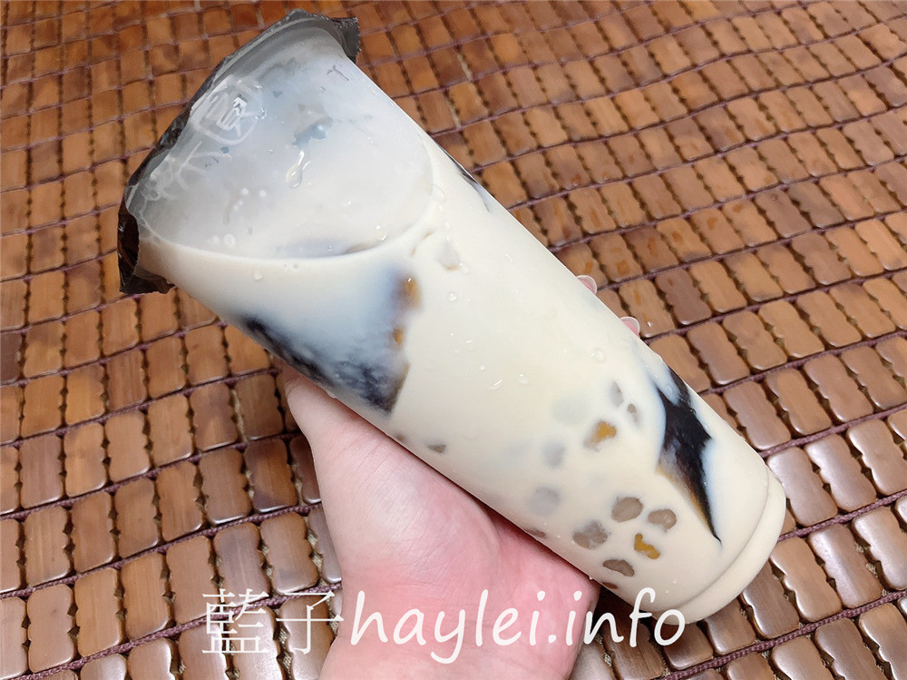 台中西區/圓木嫩仙草/台中大業店-源自彰化的芋圓嫩仙草專賣店，料多味美性價比超高，彈Q爽滑的七星級手工芋圓、滑潤水嫩的窯燒嫩仙草招牌必點，50元內的小確幸甜品！嫩仙草小芋圓鮮奶凍飲跟芋頭鮮奶小芋圓也不能錯過～台中必吃銅板美食/台中美食/彰化美食/台中下午茶/台中芋圓/台中燒仙草/台中豆花/藍子愛美食 中式料理 國內旅遊 攝影 民生資訊分享 飲食集錦 
