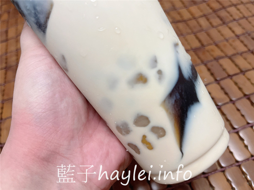 台中西區/圓木嫩仙草/台中大業店-源自彰化的芋圓嫩仙草專賣店，料多味美性價比超高，彈Q爽滑的七星級手工芋圓、滑潤水嫩的窯燒嫩仙草招牌必點，50元內的小確幸甜品！嫩仙草小芋圓鮮奶凍飲跟芋頭鮮奶小芋圓也不能錯過～台中必吃銅板美食/台中美食/彰化美食/台中下午茶/台中芋圓/台中燒仙草/台中豆花/藍子愛美食 中式料理 國內旅遊 攝影 民生資訊分享 飲食集錦 