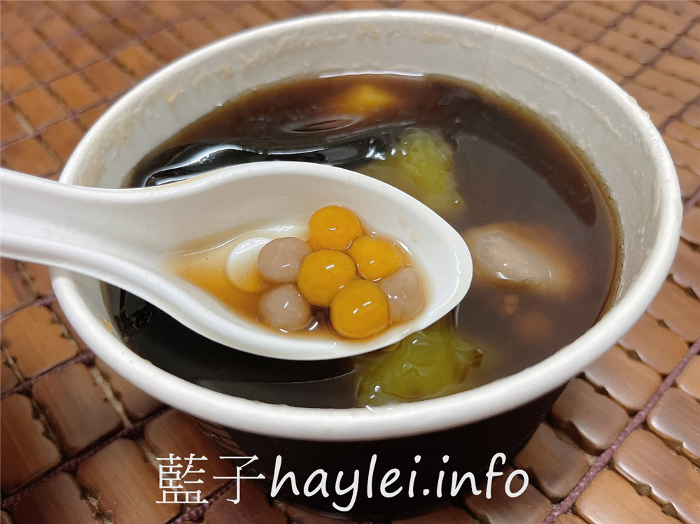 台中西區/圓木嫩仙草/台中大業店-源自彰化的芋圓嫩仙草專賣店，料多味美性價比超高，彈Q爽滑的七星級手工芋圓、滑潤水嫩的窯燒嫩仙草招牌必點，50元內的小確幸甜品！嫩仙草小芋圓鮮奶凍飲跟芋頭鮮奶小芋圓也不能錯過～台中必吃銅板美食/台中美食/彰化美食/台中下午茶/台中芋圓/台中燒仙草/台中豆花/藍子愛美食 中式料理 國內旅遊 攝影 民生資訊分享 飲食集錦 