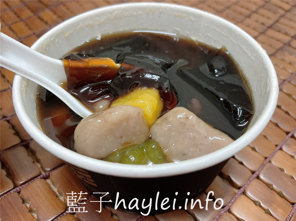 台中西區/圓木嫩仙草/台中大業店-源自彰化的芋圓嫩仙草專賣店，料多味美性價比超高，彈Q爽滑的七星級手工芋圓、滑潤水嫩的窯燒嫩仙草招牌必點，50元內的小確幸甜品！嫩仙草小芋圓鮮奶凍飲跟芋頭鮮奶小芋圓也不能錯過～台中必吃銅板美食/台中美食/彰化美食/台中下午茶/台中芋圓/台中燒仙草/台中豆花/藍子愛美食 中式料理 國內旅遊 攝影 民生資訊分享 飲食集錦 