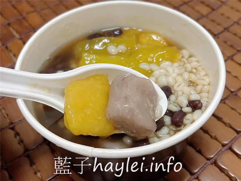 台中西區/圓木嫩仙草/台中大業店-源自彰化的芋圓嫩仙草專賣店，料多味美性價比超高，彈Q爽滑的七星級手工芋圓、滑潤水嫩的窯燒嫩仙草招牌必點，50元內的小確幸甜品！嫩仙草小芋圓鮮奶凍飲跟芋頭鮮奶小芋圓也不能錯過～台中必吃銅板美食/台中美食/彰化美食/台中下午茶/台中芋圓/台中燒仙草/台中豆花/藍子愛美食 中式料理 國內旅遊 攝影 民生資訊分享 飲食集錦 