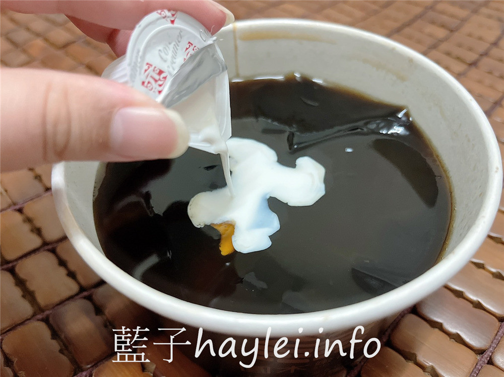 台中西區/圓木嫩仙草/台中大業店-源自彰化的芋圓嫩仙草專賣店，料多味美性價比超高，彈Q爽滑的七星級手工芋圓、滑潤水嫩的窯燒嫩仙草招牌必點，50元內的小確幸甜品！嫩仙草小芋圓鮮奶凍飲跟芋頭鮮奶小芋圓也不能錯過～台中必吃銅板美食/台中美食/彰化美食/台中下午茶/台中芋圓/台中燒仙草/台中豆花/藍子愛美食 中式料理 國內旅遊 攝影 民生資訊分享 飲食集錦 