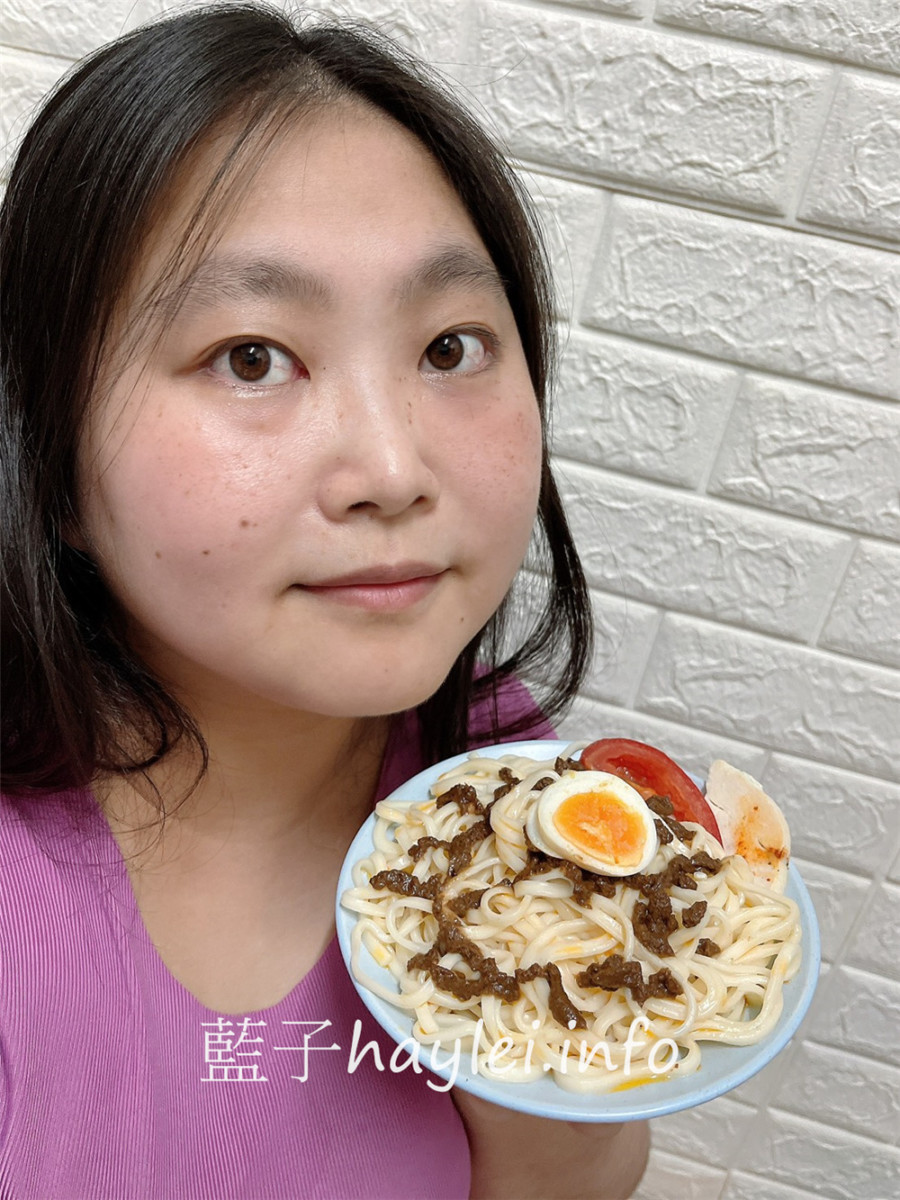 乾拌麵推薦/川巴子乾拌麵-台灣乾拌麵祖師爺華師傅回來了！嚴選台南日曬關廟麵，上海蔥油拌麵、四川川味辣麵全新上市，美味席捲你的味蕾～川巴子火鍋樓/川夜宴/張永華/台北美食/宅配美食/防疫美食/麻辣乾拌麵/油蔥乾拌麵/網購乾拌麵/團購乾拌麵/簡單吃健康煮/宵夜美食/藍子愛美食 中式料理 宅配食記 攝影 民生資訊分享 飲食集錦 