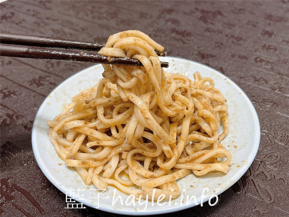 乾拌麵推薦/川巴子乾拌麵-台灣乾拌麵祖師爺華師傅回來了!嚴選台南日曬關廟麵,上海蔥油拌麵、四川川味辣麵全新上市,美味席捲你的味蕾~川巴子火鍋樓/川夜宴/張永華/台北美食/宅配美食/防疫美食/麻辣乾拌麵/油蔥乾拌麵/網購乾拌麵/團購乾拌麵/簡單吃健康煮/宵夜美食/藍子愛美食 中式料理 宅配食記 攝影 民生資訊分享 飲食集錦