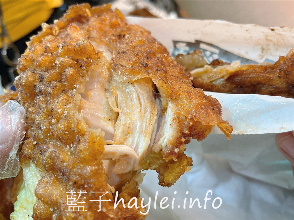 台中大里/魔王炸雞/惡魔島世界炸雞-台中必吃炸雞推薦,溫體雞肉醃漬按摩入味,現點現炸,樣樣好吃無雷!匈牙利紅椒脆皮半雞皮脆肉嫩超多汁,新疆大漠碳烤雞排孜然香氣誘人,尼加拉起司瀑布雞排起司控必點,惡魔島脆皮雞排外脆內嫩、復刻雞排經典美味。台中美食/台中炸雞/大里炸雞美食/藍子愛美食 中式料理 國內旅遊 攝影 民生資訊分享 美式料理 飲食集錦