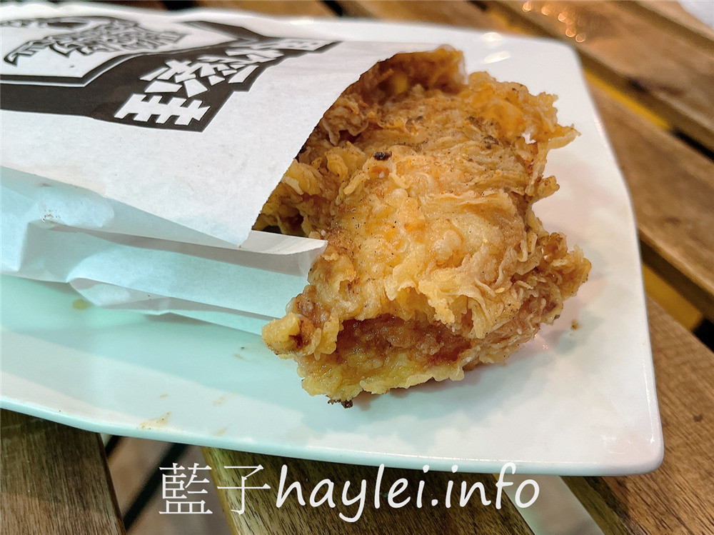 台中大里/魔王炸雞/惡魔島世界炸雞-台中必吃炸雞推薦，溫體雞肉醃漬按摩入味，現點現炸，樣樣好吃無雷！匈牙利紅椒脆皮半雞皮脆肉嫩超多汁，新疆大漠碳烤雞排孜然香氣誘人，尼加拉起司瀑布雞排起司控必點，惡魔島脆皮雞排外脆內嫩、復刻雞排經典美味。台中美食/台中炸雞/大里炸雞美食/藍子愛美食 中式料理 國內旅遊 攝影 民生資訊分享 美式料理 飲食集錦 