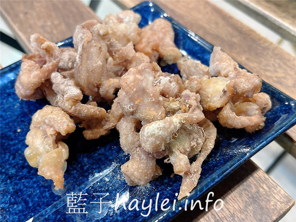 台中大里/魔王炸雞/惡魔島世界炸雞-台中必吃炸雞推薦,溫體雞肉醃漬按摩入味,現點現炸,樣樣好吃無雷!匈牙利紅椒脆皮半雞皮脆肉嫩超多汁,新疆大漠碳烤雞排孜然香氣誘人,尼加拉起司瀑布雞排起司控必點,惡魔島脆皮雞排外脆內嫩、復刻雞排經典美味。台中美食/台中炸雞/大里炸雞美食/藍子愛美食 中式料理 國內旅遊 攝影 民生資訊分享 美式料理 飲食集錦
