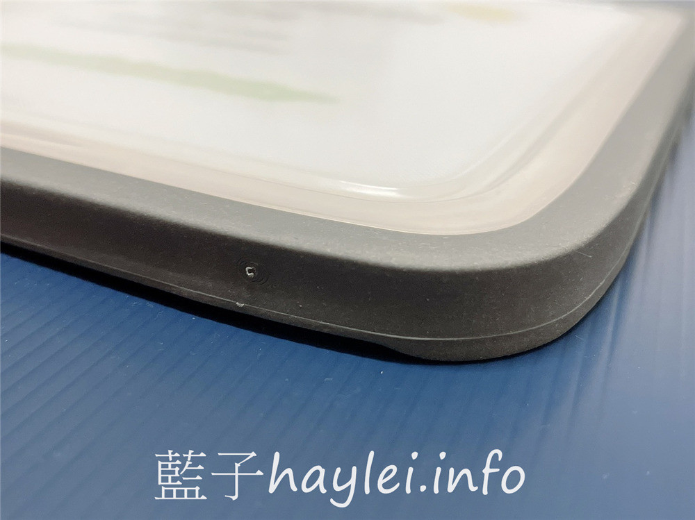 不鏽鋼切菜板推薦/三個寶全新抗菌款抗菌不鏽鋼+食品級PP 雙面砧板-附磨刀的切菜板!雙面設計可生熟食分開, TPR防滑圈包邊,切起來穩定性很好,304不銹鋼面用來解凍很不錯,材質防黴用起來健康安心~健康家具推薦/廚具推薦/健康菜板推薦/抗菌砧板/廚房用品/居家用品/藍子愛分享 健康養身 攝影 民生資訊分享 飲食集錦