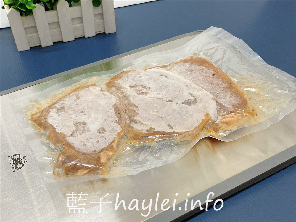 不鏽鋼切菜板推薦/三個寶全新抗菌款抗菌不鏽鋼+食品級PP 雙面砧板-附磨刀的切菜板！雙面設計可生熟食分開， TPR防滑圈包邊，切起來穩定性很好，304不銹鋼面用來解凍很不錯，材質防黴用起來健康安心～健康家具推薦/廚具推薦/健康菜板推薦/抗菌砧板/廚房用品/居家用品/藍子愛分享 健康養身 攝影 民生資訊分享 飲食集錦 