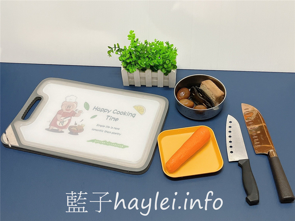 不鏽鋼切菜板推薦/三個寶全新抗菌款抗菌不鏽鋼+食品級PP 雙面砧板-附磨刀的切菜板!雙面設計可生熟食分開, TPR防滑圈包邊,切起來穩定性很好,304不銹鋼面用來解凍很不錯,材質防黴用起來健康安心~健康家具推薦/廚具推薦/健康菜板推薦/抗菌砧板/廚房用品/居家用品/藍子愛分享 健康養身 攝影 民生資訊分享 飲食集錦
