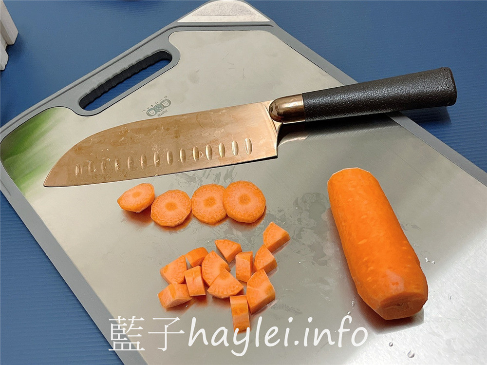 不鏽鋼切菜板推薦/三個寶全新抗菌款抗菌不鏽鋼+食品級PP 雙面砧板-附磨刀的切菜板!雙面設計可生熟食分開, TPR防滑圈包邊,切起來穩定性很好,304不銹鋼面用來解凍很不錯,材質防黴用起來健康安心~健康家具推薦/廚具推薦/健康菜板推薦/抗菌砧板/廚房用品/居家用品/藍子愛分享 健康養身 攝影 民生資訊分享 飲食集錦