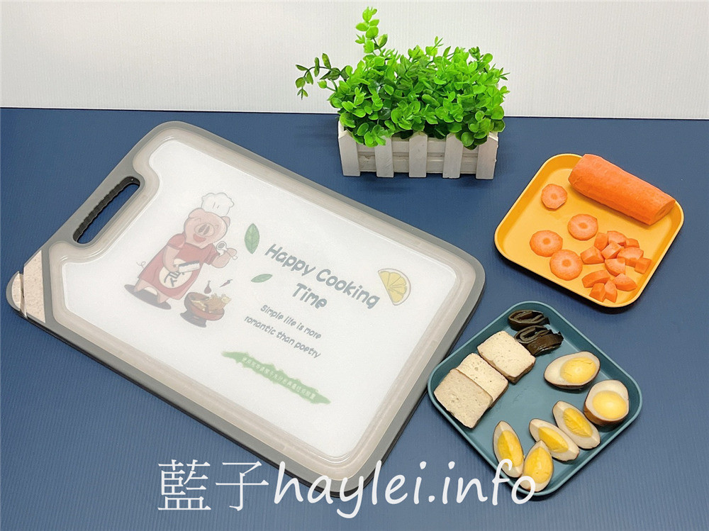 不鏽鋼切菜板推薦/三個寶全新抗菌款抗菌不鏽鋼+食品級PP 雙面砧板-附磨刀的切菜板!雙面設計可生熟食分開, TPR防滑圈包邊,切起來穩定性很好,304不銹鋼面用來解凍很不錯,材質防黴用起來健康安心~健康家具推薦/廚具推薦/健康菜板推薦/抗菌砧板/廚房用品/居家用品/藍子愛分享 健康養身 攝影 民生資訊分享 飲食集錦