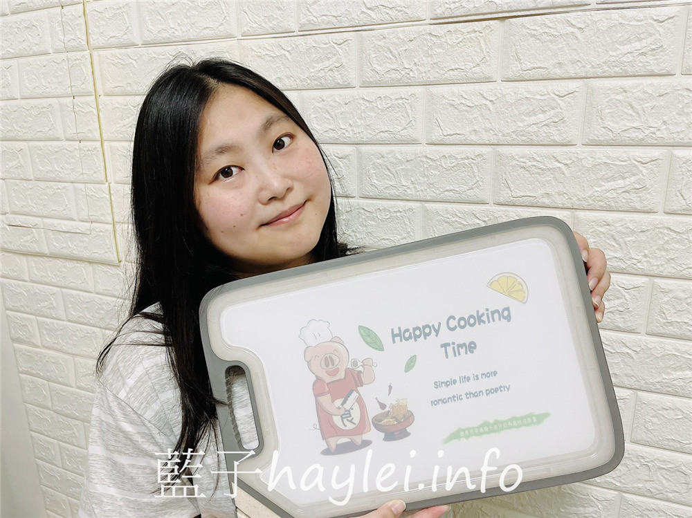 不鏽鋼切菜板推薦/三個寶全新抗菌款抗菌不鏽鋼+食品級PP 雙面砧板-附磨刀的切菜板!雙面設計可生熟食分開, TPR防滑圈包邊,切起來穩定性很好,304不銹鋼面用來解凍很不錯,材質防黴用起來健康安心~健康家具推薦/廚具推薦/健康菜板推薦/抗菌砧板/廚房用品/居家用品/藍子愛分享 健康養身 攝影 民生資訊分享 飲食集錦