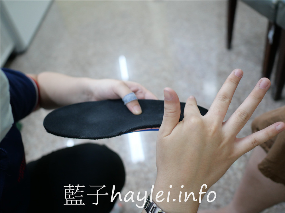 新竹竹北/走四方客製鞋墊中心-物理治療師駐店，專業諮詢協助客人找到足部的問題，訂製鞋墊、取模製作跟售後調整專業有效率，相信長久穿著對改善足部有幫助，迎回健康活力的每一天！一年保固售後服務健全，建議Line線上預約後再前往～身體保養/足部護理/腳部健康/走四方訂製鞋墊/新竹鞋墊訂製/竹北鞋墊客製 健康養身 攝影 民生資訊分享 