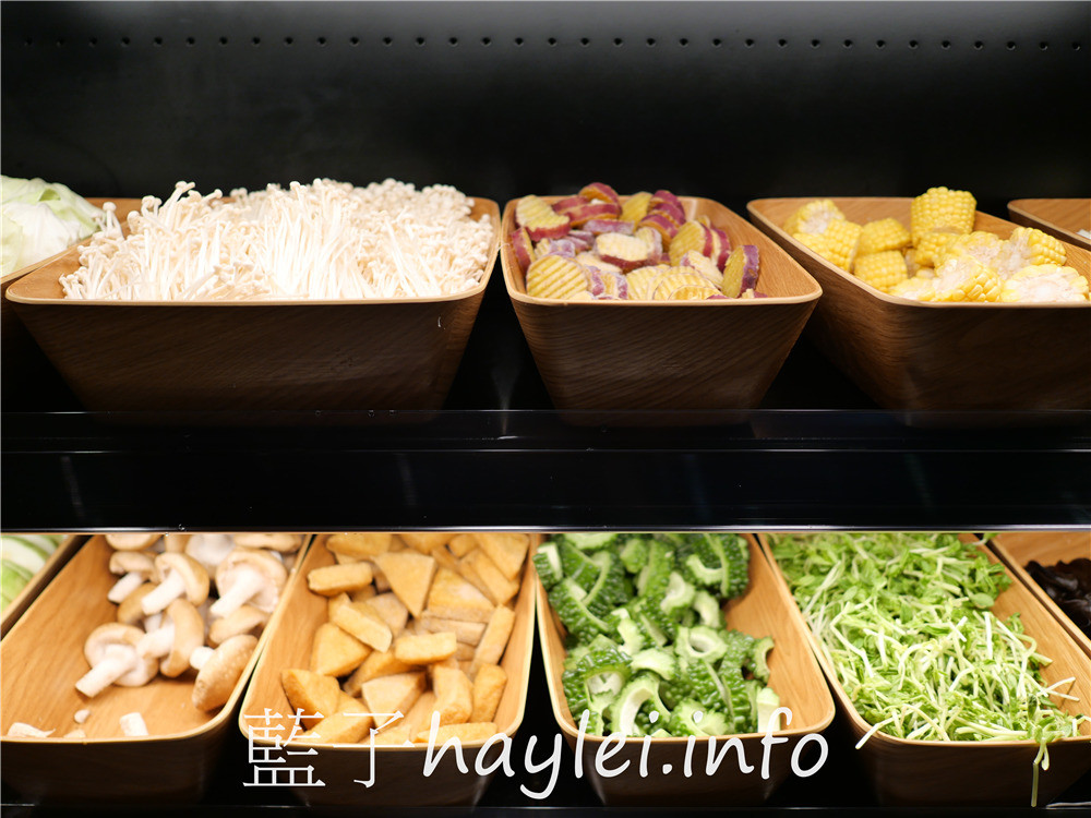 彰化員林/火鍋第一品牌樂多多集團/肉多多火鍋(員林育英店)-料多味美湯頭好，大份量肉盤超吸睛，268起就可以無限享用蔬食自助吧、飲料吧、冰品，消費滿千即享樂多多振興券優惠，好康美食七選一超划算！彰化美食/彰化旅遊/員林美食/彰化火鍋餐廳推薦/員林聚餐推薦/藍子愛美食 中式料理 國內旅遊 攝影 民生資訊分享 飲食集錦 