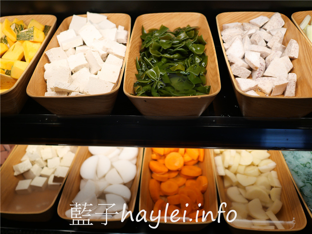 彰化員林/火鍋第一品牌樂多多集團/肉多多火鍋(員林育英店)-料多味美湯頭好，大份量肉盤超吸睛，268起就可以無限享用蔬食自助吧、飲料吧、冰品，消費滿千即享樂多多振興券優惠，好康美食七選一超划算！彰化美食/彰化旅遊/員林美食/彰化火鍋餐廳推薦/員林聚餐推薦/藍子愛美食 中式料理 國內旅遊 攝影 民生資訊分享 飲食集錦 