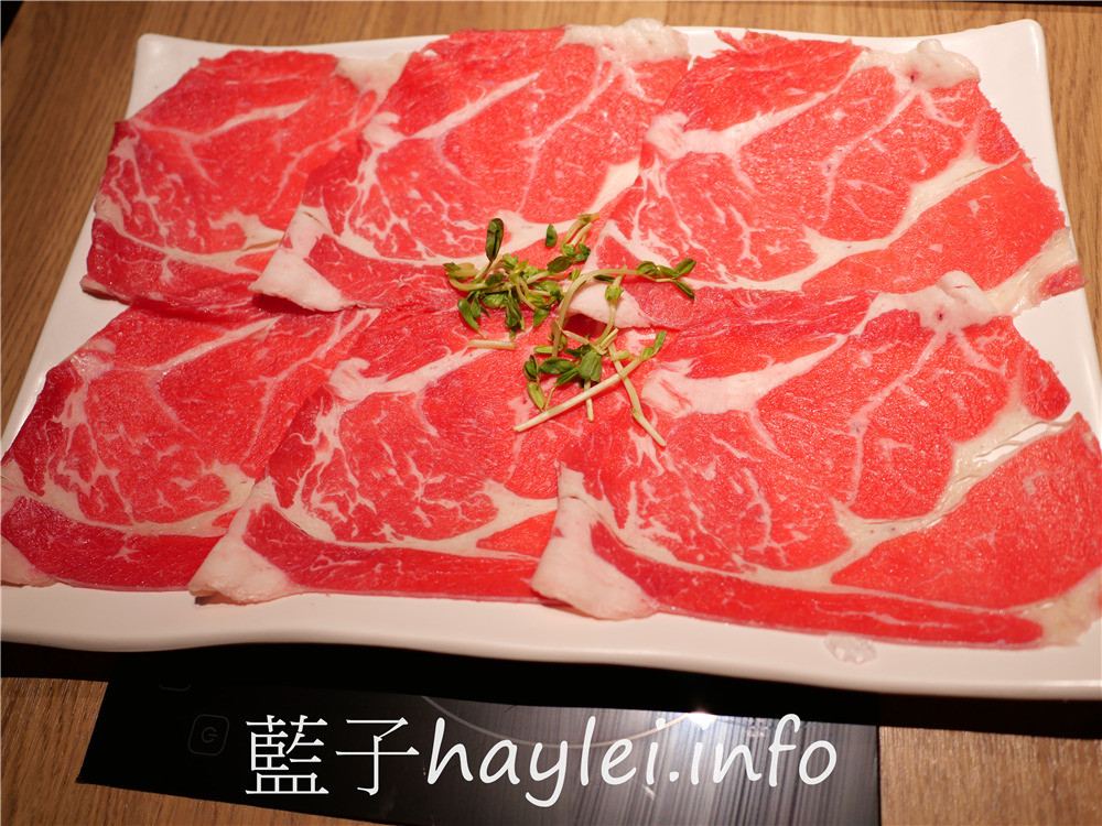 彰化員林/火鍋第一品牌樂多多集團/肉多多火鍋(員林育英店)-料多味美湯頭好，大份量肉盤超吸睛，268起就可以無限享用蔬食自助吧、飲料吧、冰品，消費滿千即享樂多多振興券優惠，好康美食七選一超划算！彰化美食/彰化旅遊/員林美食/彰化火鍋餐廳推薦/員林聚餐推薦/藍子愛美食 中式料理 國內旅遊 攝影 民生資訊分享 飲食集錦 