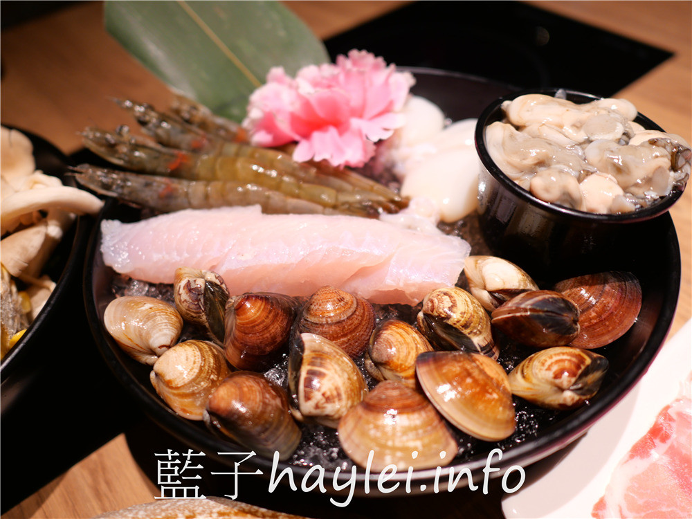 彰化員林/火鍋第一品牌樂多多集團/肉多多火鍋(員林育英店)-料多味美湯頭好，大份量肉盤超吸睛，268起就可以無限享用蔬食自助吧、飲料吧、冰品，消費滿千即享樂多多振興券優惠，好康美食七選一超划算！彰化美食/彰化旅遊/員林美食/彰化火鍋餐廳推薦/員林聚餐推薦/藍子愛美食 中式料理 國內旅遊 攝影 民生資訊分享 飲食集錦 
