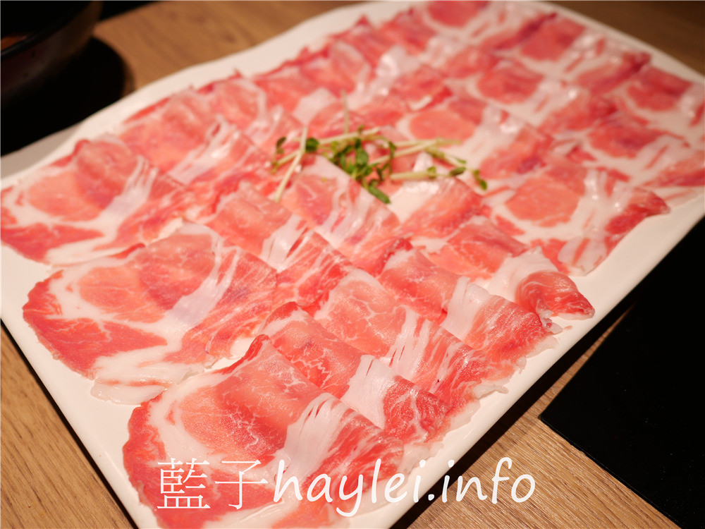 彰化員林/火鍋第一品牌樂多多集團/肉多多火鍋(員林育英店)-料多味美湯頭好，大份量肉盤超吸睛，268起就可以無限享用蔬食自助吧、飲料吧、冰品，消費滿千即享樂多多振興券優惠，好康美食七選一超划算！彰化美食/彰化旅遊/員林美食/彰化火鍋餐廳推薦/員林聚餐推薦/藍子愛美食 中式料理 國內旅遊 攝影 民生資訊分享 飲食集錦 
