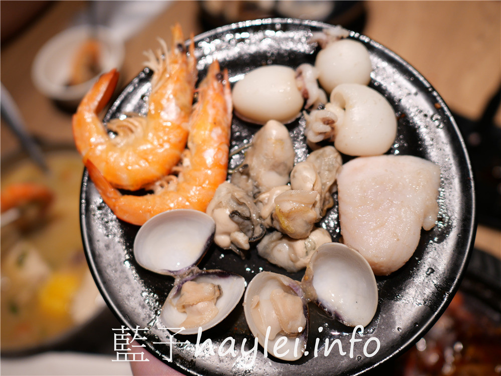 彰化員林/火鍋第一品牌樂多多集團/肉多多火鍋(員林育英店)-料多味美湯頭好，大份量肉盤超吸睛，268起就可以無限享用蔬食自助吧、飲料吧、冰品，消費滿千即享樂多多振興券優惠，好康美食七選一超划算！彰化美食/彰化旅遊/員林美食/彰化火鍋餐廳推薦/員林聚餐推薦/藍子愛美食 中式料理 國內旅遊 攝影 民生資訊分享 飲食集錦 