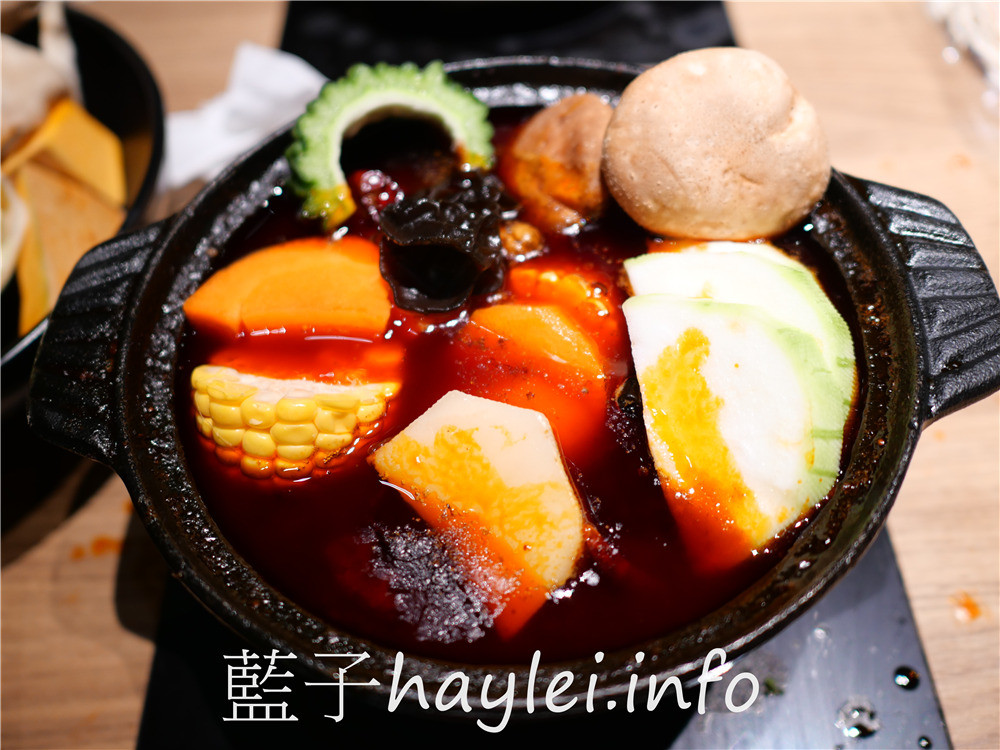 彰化員林/火鍋第一品牌樂多多集團/肉多多火鍋(員林育英店)-料多味美湯頭好，大份量肉盤超吸睛，268起就可以無限享用蔬食自助吧、飲料吧、冰品，消費滿千即享樂多多振興券優惠，好康美食七選一超划算！彰化美食/彰化旅遊/員林美食/彰化火鍋餐廳推薦/員林聚餐推薦/藍子愛美食 中式料理 國內旅遊 攝影 民生資訊分享 飲食集錦 