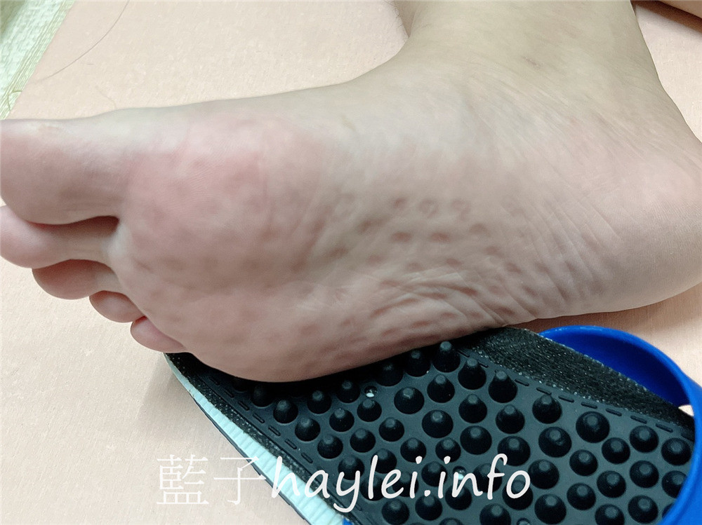足亦歡 ZENTY 竹炭獨立筒氣墊式鞋墊-柔韌舒適的矽膠鞋墊幫助吸收震動,舒緩腳掌於行進間的壓迫與刺激,給雙腳金牌級的呵護!健康養生/身體保養/足部保養/鞋墊推薦/氣墊鞋墊/竹炭鞋墊/運動鞋墊/足弓墊/減震鞋墊/穴道按摩鞋墊/專利鞋墊/可水洗鞋墊/ITEX國際發明展金牌獎/藍子愛保養 健康養身 攝影 民生資訊分享 穿搭分享