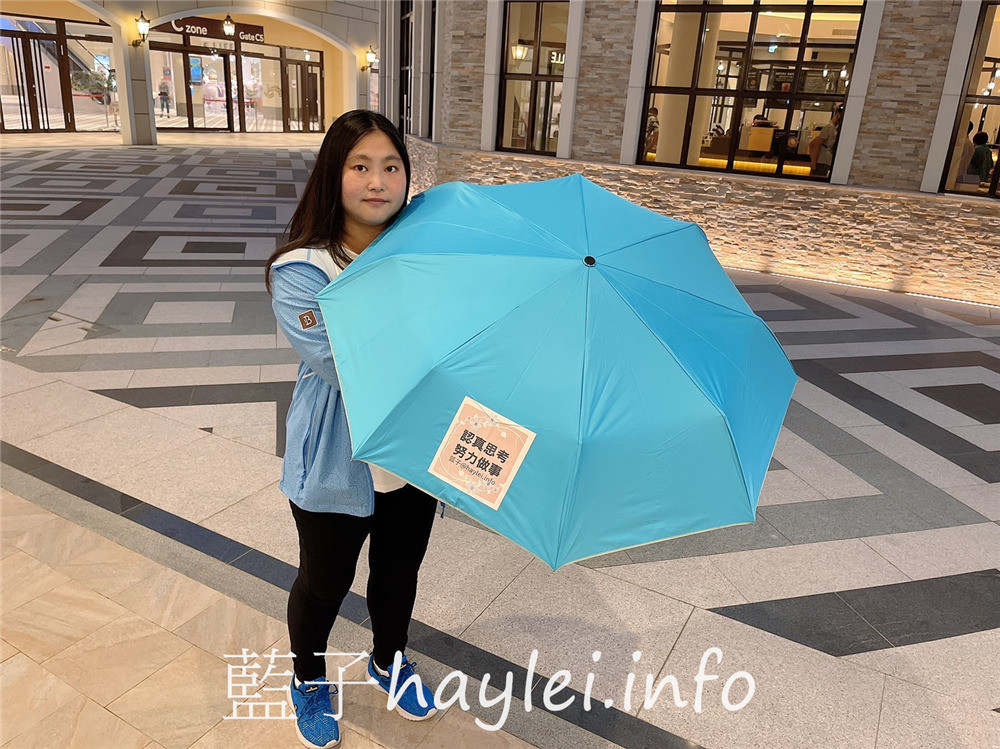 雨之情/專屬訂製雨傘-雨之情自動傘馬卡龍色系繽紛可愛，客製印刷雨傘設計以平實價格帶出品牌形象，客製雨傘彈韌玻璃纖維傘骨、不沾水快乾黑膠傘布抗UV超實用，送禮贈品皆合宜！雨傘推薦/晴雨傘推薦/晴雨自動傘/摺疊傘/三折傘/居家好物/生活好物/loveofrain/umbrella/藍子愛分享 攝影 民生資訊分享 穿搭分享 