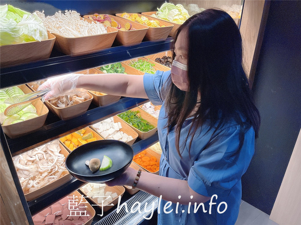 彰化員林/火鍋第一品牌樂多多集團/肉多多火鍋(員林育英店)-料多味美湯頭好，大份量肉盤超吸睛，268起就可以無限享用蔬食自助吧、飲料吧、冰品，消費滿千即享樂多多振興券優惠，好康美食七選一超划算！彰化美食/彰化旅遊/員林美食/彰化火鍋餐廳推薦/員林聚餐推薦/藍子愛美食 中式料理 國內旅遊 攝影 民生資訊分享 飲食集錦 
