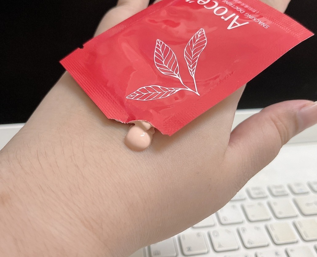 Aroce’b 艾珞皙 超持久完美抹刀粉底液SPF30 特白色 心得分享 日常隨手紀錄/美妝保養/美容彩妝/彩妝粉底/底妝產品/底妝評測/粉底心得分享/艾珞皙評價/艾珞皙粉底心得/藍子愛美麗 未分類