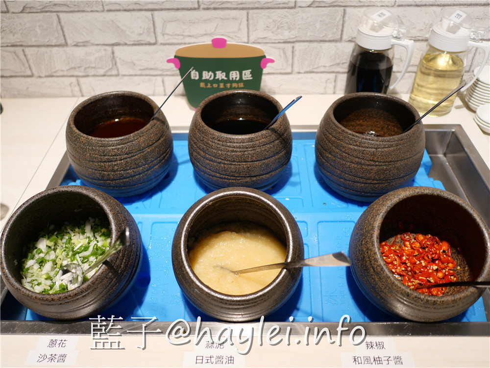 由火鍋第一品牌 樂多多集團開的新品牌 狂一鍋(台中精武東店)-289起享受台灣小吃變火鍋，翻玩台菜大變火鍋湯品，酒香花雕雞鍋、生炒花枝鍋推薦必吃，新台式火鍋絕妙滋味誘人再再來訪!飲品吧跟蔬食自助吧有12種菜品、2種飲品無限供應，吃起來豐富美味超幸福~肉多多火鍋旗下新品牌/台中美食/台中火鍋推薦/太平美食/藍子愛美食 中式料理 國內旅遊 攝影 民生資訊分享 飲食集錦 